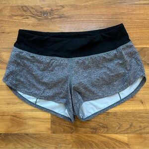 lululemon Speed Up shorts 2.5” in Gray (Heather Lux Multi Black/Black) in size 6